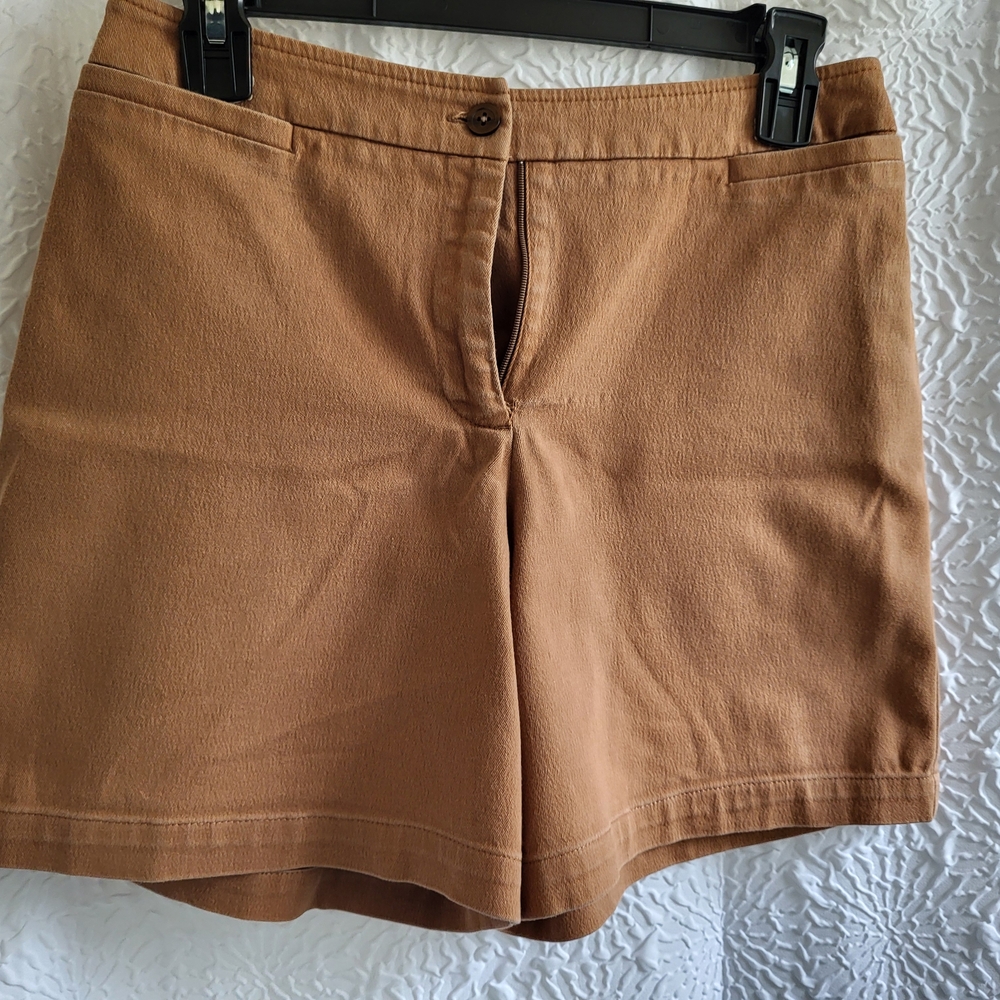 Light Brown Bermudas with Streamlined Flat-Front